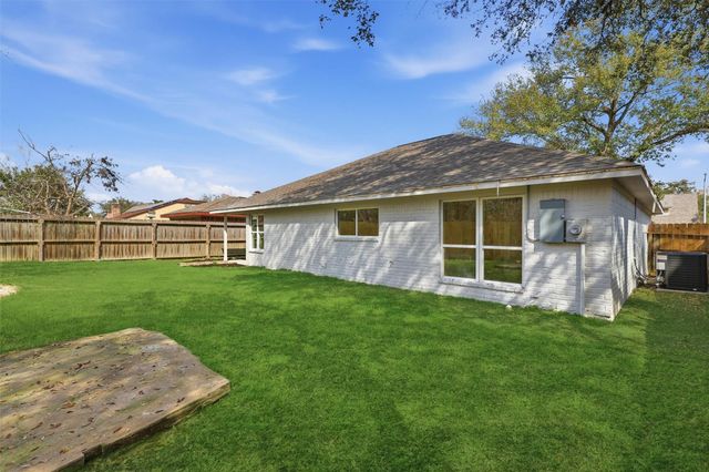 16255 Summer Wind Drive, Houston, TX 77090