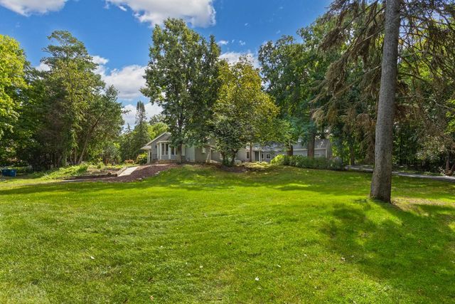 3865 Hillcrest Road, Deephaven, MN 55391