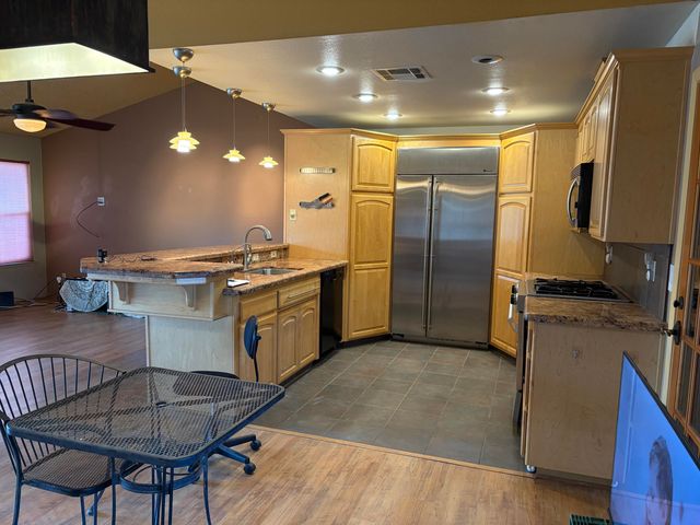 808 Vine Street, Exeter, CA 93221