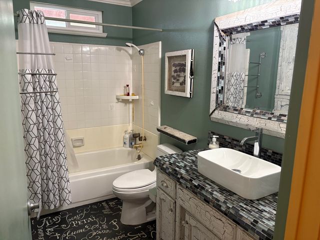 808 Vine Street, Exeter, CA 93221