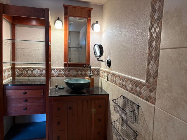 808 Vine Street, Exeter, CA 93221