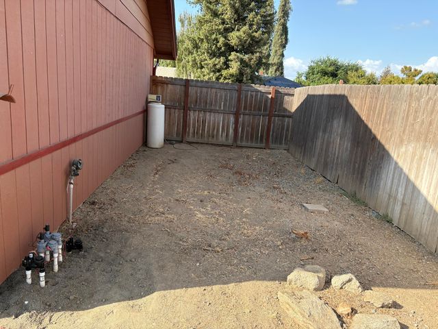 808 Vine Street, Exeter, CA 93221