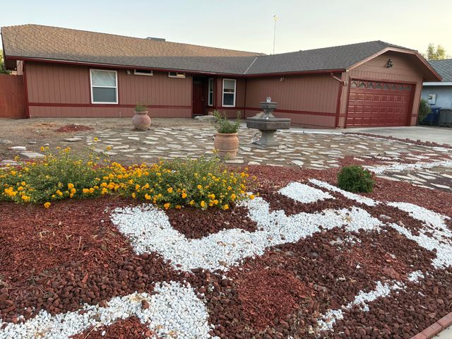 808 Vine Street, Exeter, CA 93221