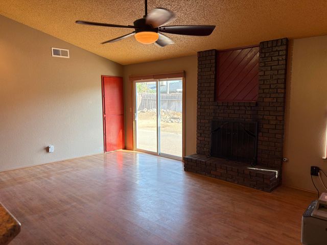 808 Vine Street, Exeter, CA 93221