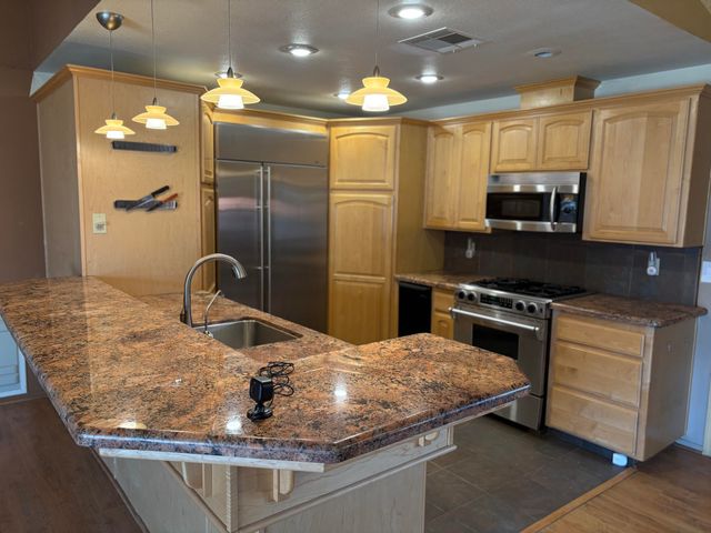 808 Vine Street, Exeter, CA 93221