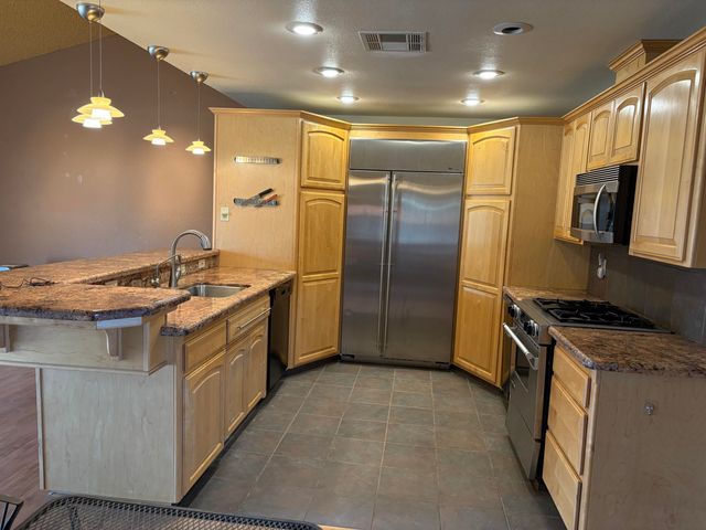 808 Vine Street, Exeter, CA 93221