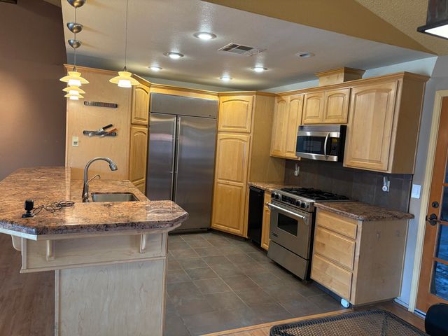 808 Vine Street, Exeter, CA 93221