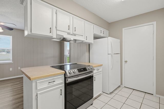 128 Meador Lane, Burleson, TX 76028