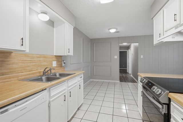 128 Meador Lane, Burleson, TX 76028