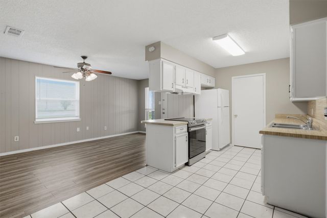 128 Meador Lane, Burleson, TX 76028