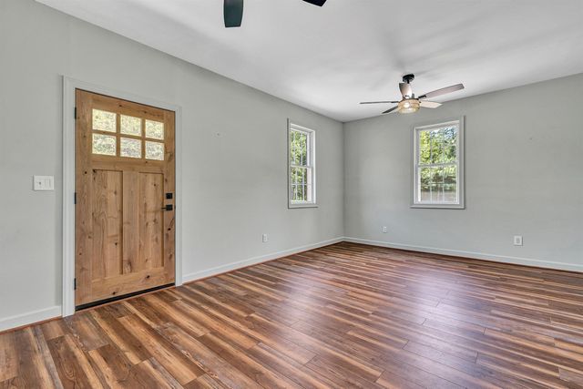 2651 Timberwood LN, Moneta, VA 24121