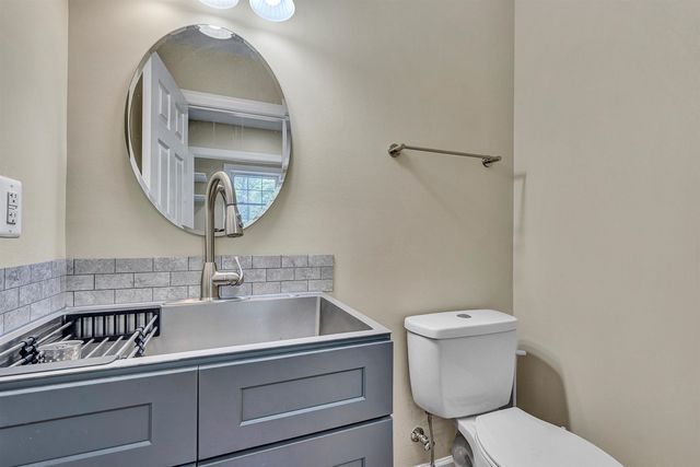 2651 Timberwood LN, Moneta, VA 24121