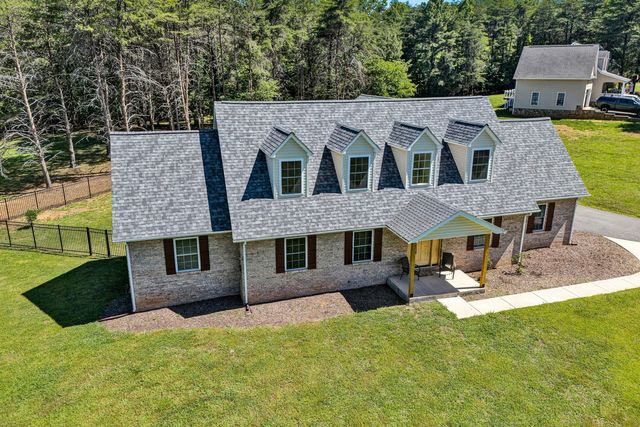 2651 Timberwood LN, Moneta, VA 24121
