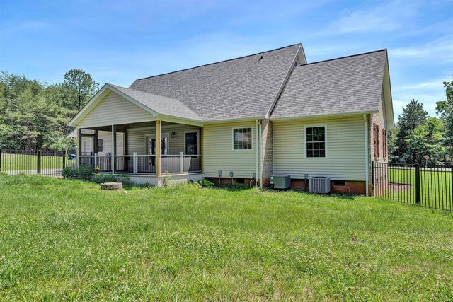 2651 Timberwood LN, Moneta, VA 24121