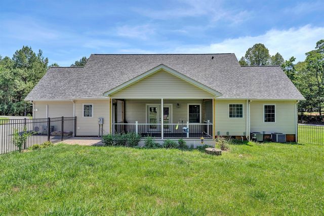 2651 Timberwood LN, Moneta, VA 24121