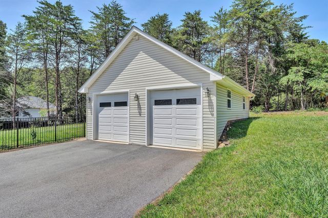2651 Timberwood LN, Moneta, VA 24121
