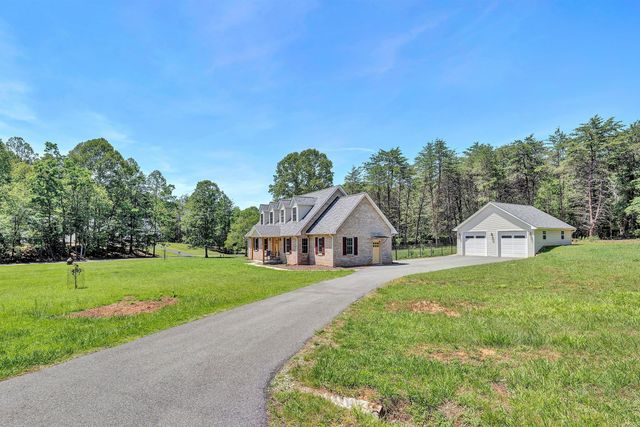 2651 Timberwood LN, Moneta, VA 24121