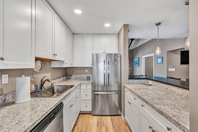 2651 Timberwood LN, Moneta, VA 24121