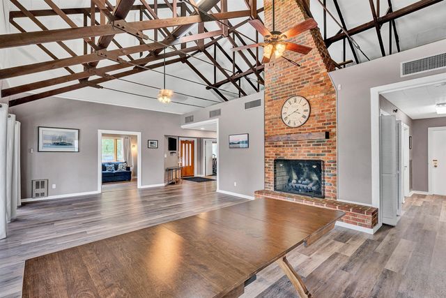 2651 Timberwood LN, Moneta, VA 24121