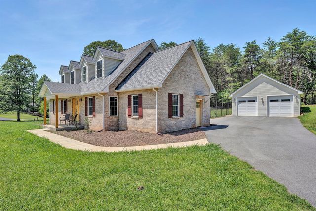 2651 Timberwood LN, Moneta, VA 24121