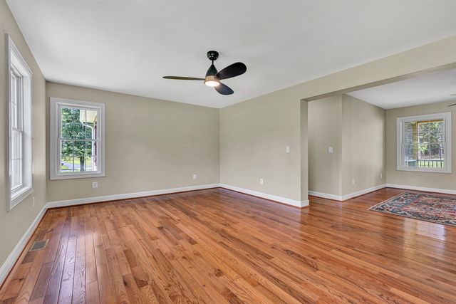 2651 Timberwood LN, Moneta, VA 24121