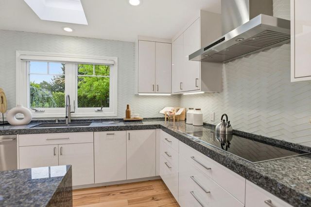 425 Concord Drive, Menlo Park, CA 94025