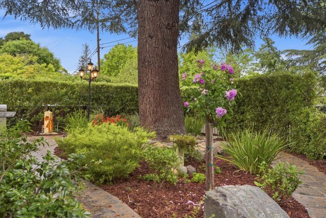 425 Concord Drive, Menlo Park, CA 94025