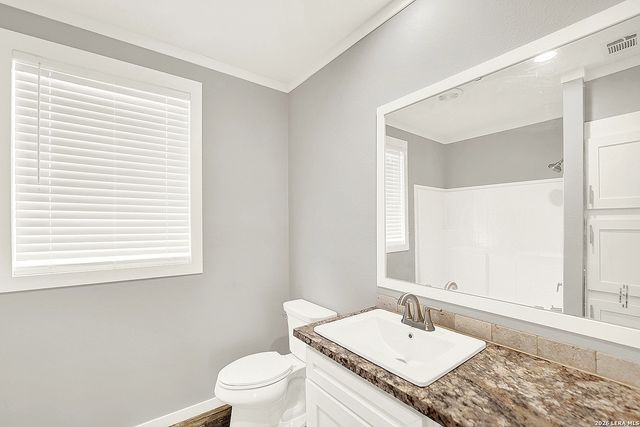 112 County Road 158, Floresville, TX 78114