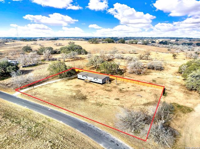 112 County Road 158, Floresville, TX 78114