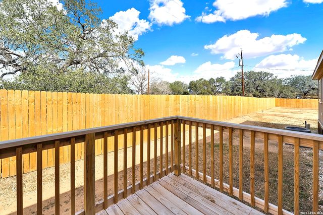 112 County Road 158, Floresville, TX 78114