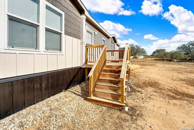 112 County Road 158, Floresville, TX 78114