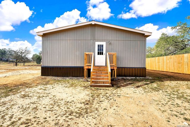 112 County Road 158, Floresville, TX 78114