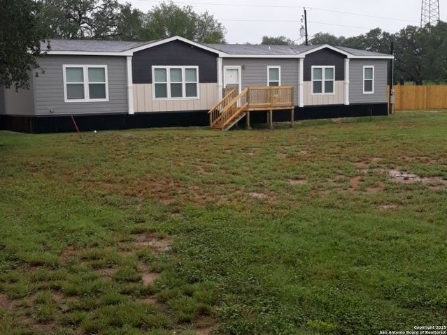 112 County Road 158, Floresville, TX 78114