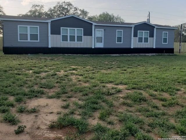 112 County Road 158, Floresville, TX 78114