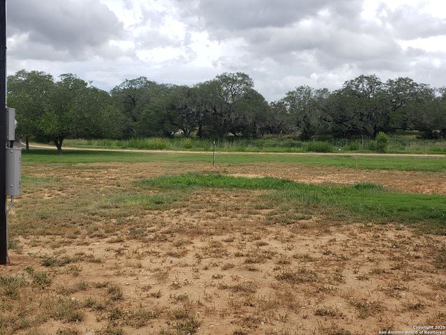 112 County Road 158, Floresville, TX 78114