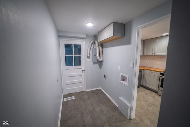 9241 Central Avenue, Indianapolis, IN 46240