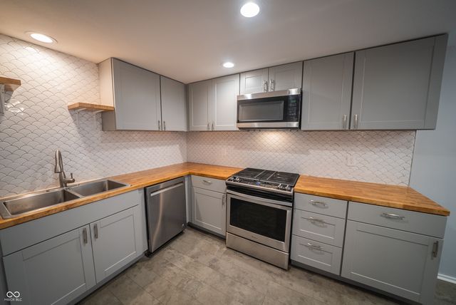 9241 Central Avenue, Indianapolis, IN 46240