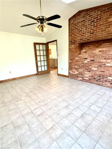 4401 Cherrywood Road, East Bend, NC 27018