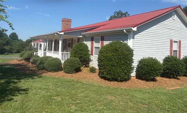 4401 Cherrywood Road, East Bend, NC 27018