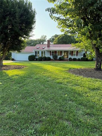 4401 Cherrywood Road, East Bend, NC 27018