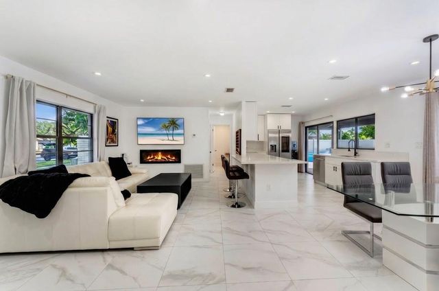 9819 Spanish Isles Drive, Boca Raton, FL 33496