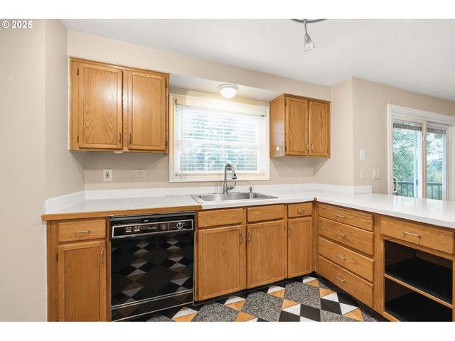 1005 Sw 4TH St, Gresham, OR 97080