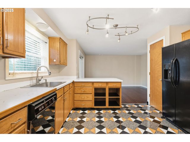 1005 Sw 4TH St, Gresham, OR 97080