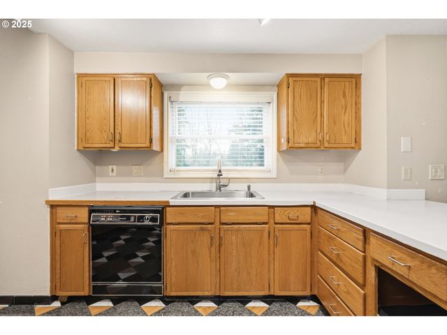 1005 Sw 4TH St, Gresham, OR 97080