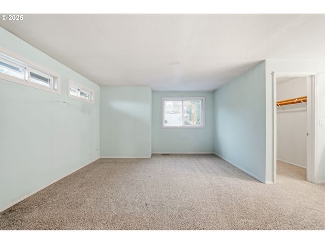 1005 Sw 4TH St, Gresham, OR 97080