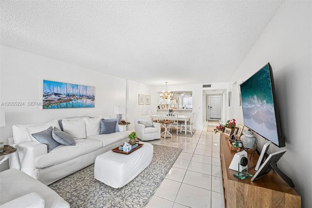 7468 Fairfax Dr 302, Tamarac, FL 33321