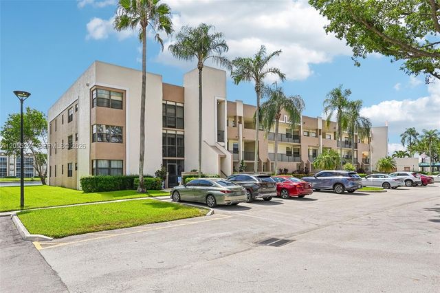 7468 Fairfax Dr 302, Tamarac, FL 33321