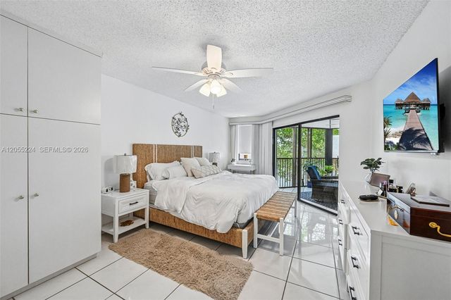 7468 Fairfax Dr 302, Tamarac, FL 33321