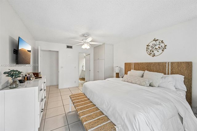7468 Fairfax Dr 302, Tamarac, FL 33321