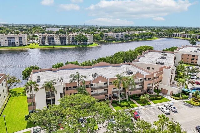 7468 Fairfax Dr 302, Tamarac, FL 33321